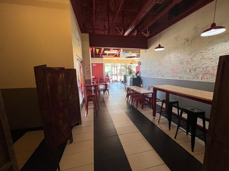 More Photos Of 7205 S Broadway Ave, Tyler Fast Food For Lease