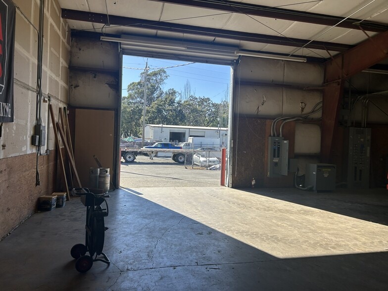 More Photos Of 11 W Barham Ave, Santa Rosa Warehouse For Lease