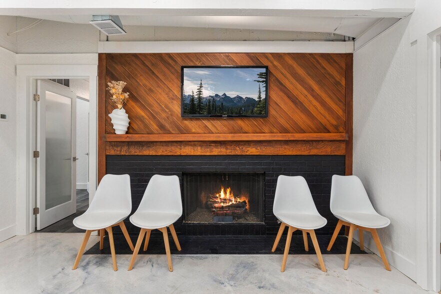 More Photos Of 22030 7th Ave S, Des Moines Medical For Sale