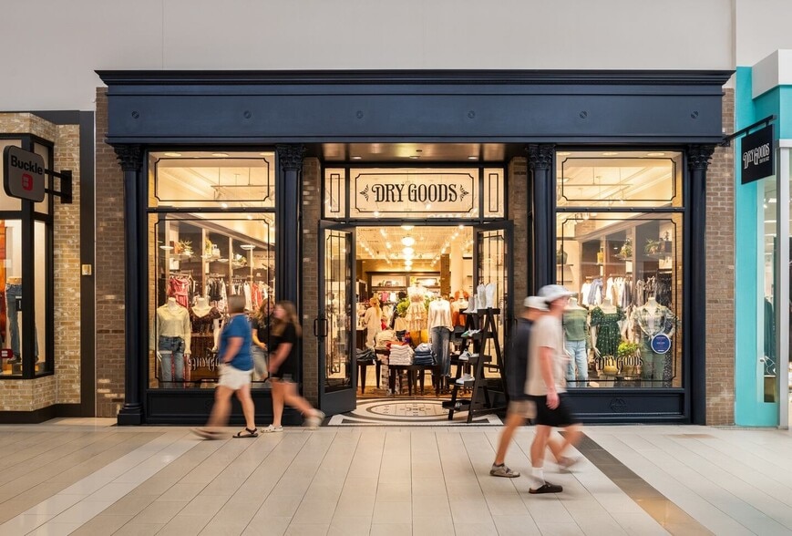 More Photos Of 333 Apache Mall, Rochester Unknown For Lease