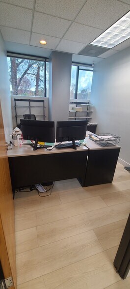 More Photos Of 15490 Ventura Blvd, Sherman Oaks Office For Lease