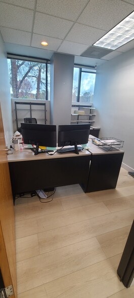More Photos Of 15490 Ventura Blvd, Sherman Oaks Office For Lease