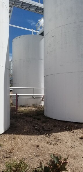 More Photos Of 4010 El Rey Rd, Albuquerque Chemical Oil Refinery For Sale