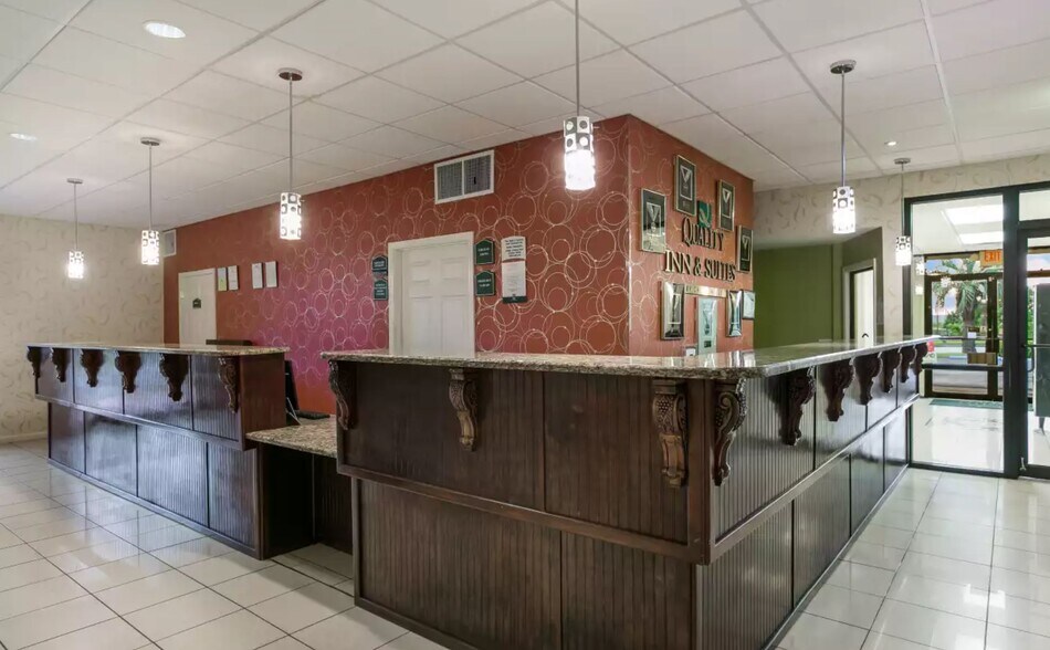 More Photos Of 631 E Barbour St, Eufaula Hotel For Sale