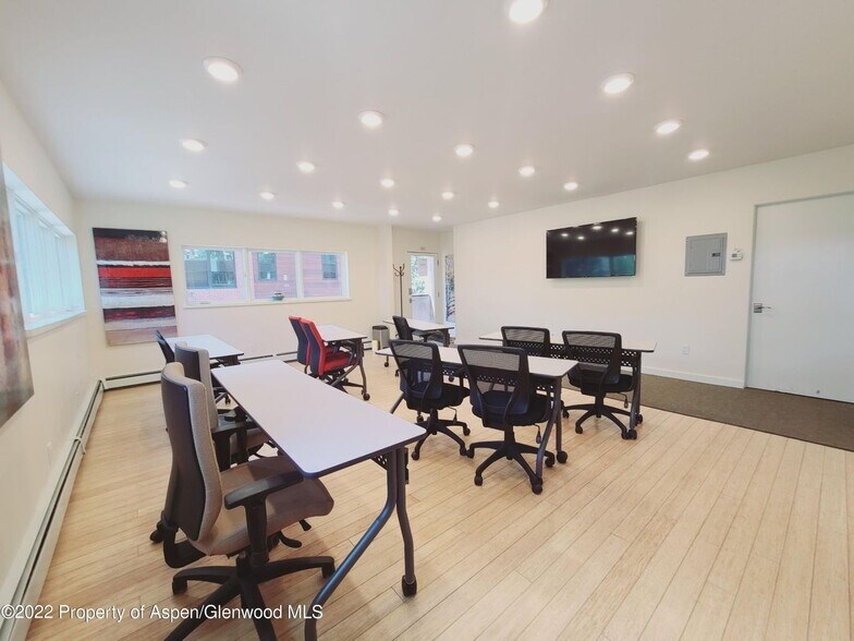 More Photos Of 117 S Spring St, Aspen Loft Creative Space For Sale