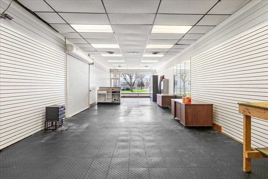 More Photos Of 120-124 W Columbus St, Kenton Storefront For Sale
