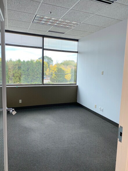 More Photos Of 941 Hillwind Rd NE, Minneapolis Medical For Lease