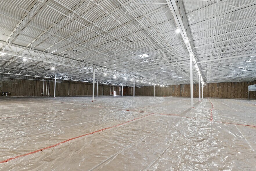 More Photos Of 41128-41496 Ann Arbor Rd E, Plymouth Storefront For Lease