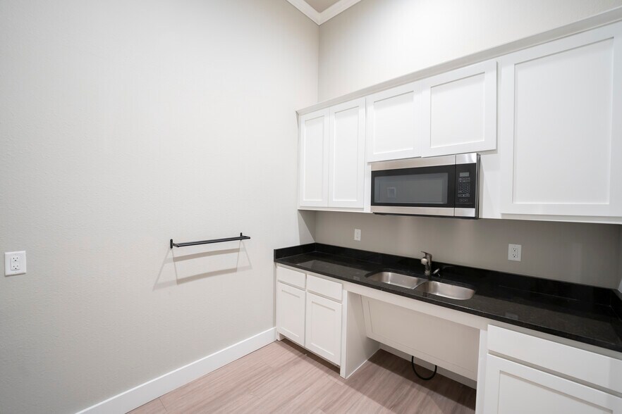 More Photos Of 1400 N Coit Rd, McKinney Unknown For Lease
