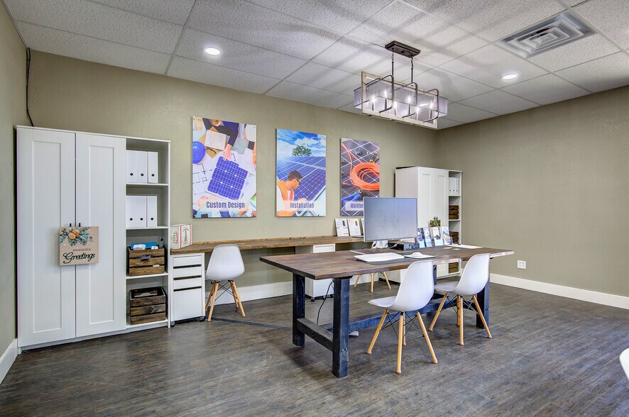 More Photos Of 400 Gilmer St, Sulphur Springs Storefront For Lease