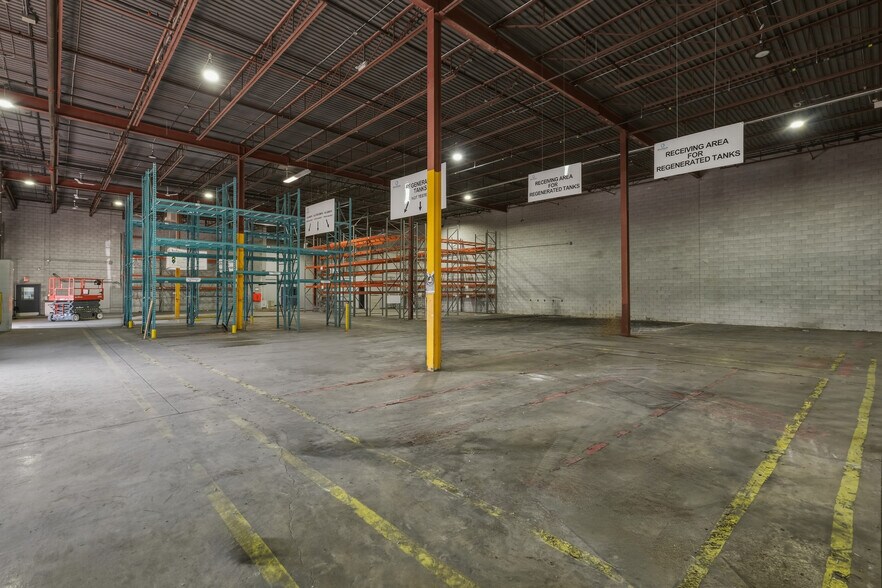 More Photos Of 2001-2045 Drew Rd, Mississauga Warehouse For Lease