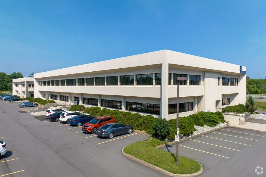 More Photos Of 110 Hannover Dr, St Catharines Office For Lease