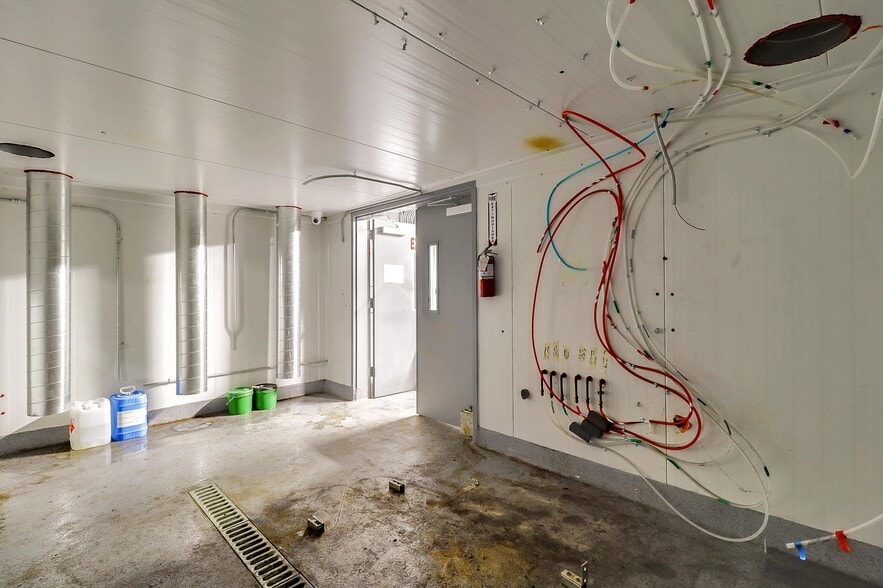 More Photos Of 1025 44th Ave, Oakland Warehouse For Sale