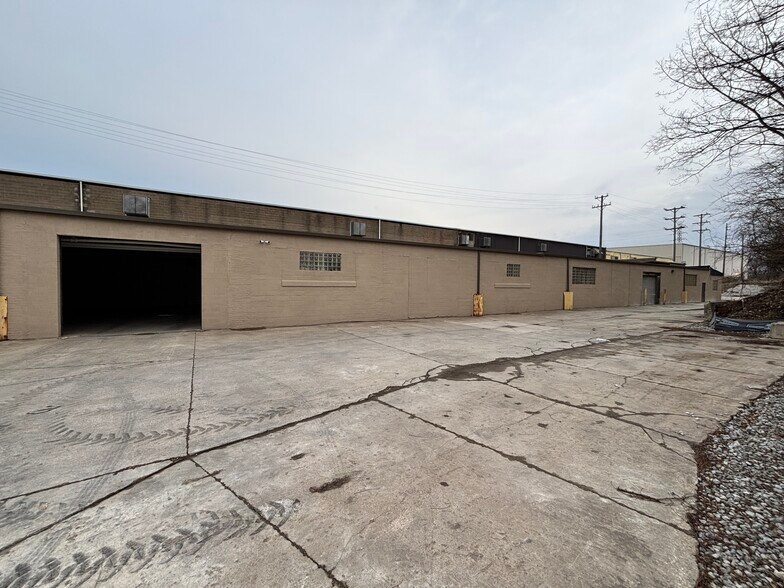 More Photos Of 4911 Grant Ave, Cuyahoga Heights Manufacturing For Lease