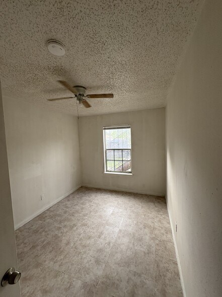 More Photos Of 2513 Quintana Rd, San Antonio Apartments For Sale