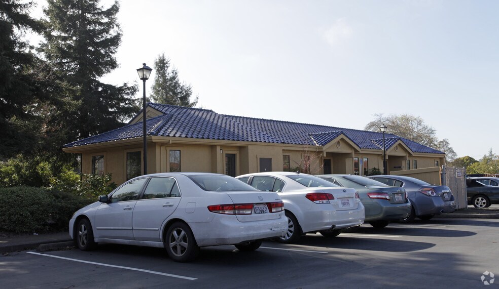 More Photos Of 1496 Professional Dr, Petaluma Medical For Lease