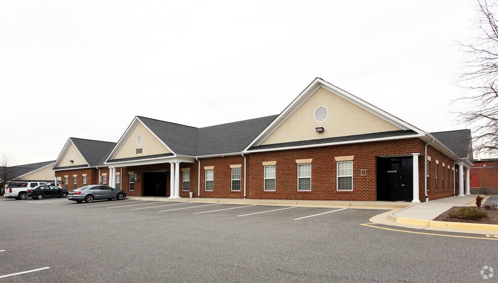 More Photos Of 10712 Ballantraye Dr, Fredericksburg Office Residential For Lease