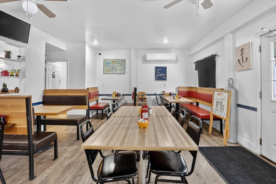 More Photos Of 5937 W Higgins Lake Dr, Roscommon Restaurant For Sale