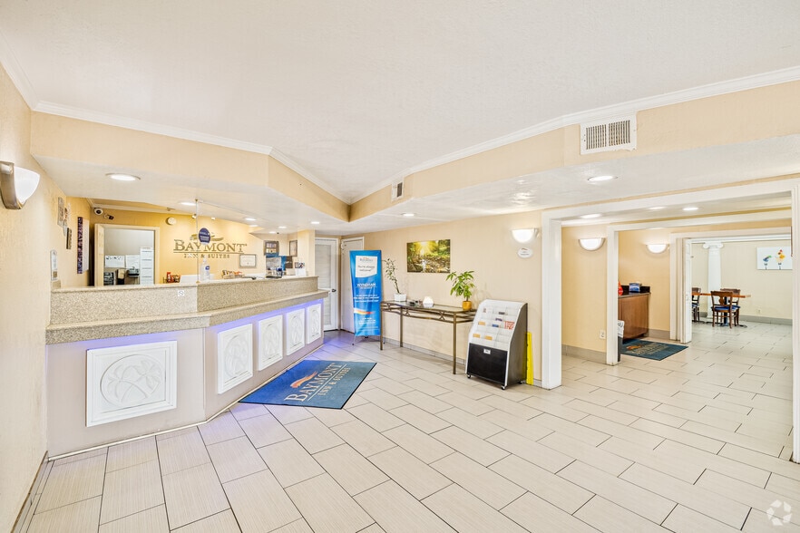 More Photos Of 3598 W US Highway 90, Lake City Hotel For Sale