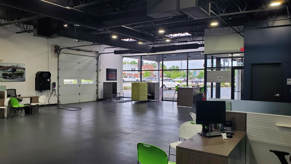 More Photos Of 1529 Rand Rd, Des Plaines Auto Dealership For Lease