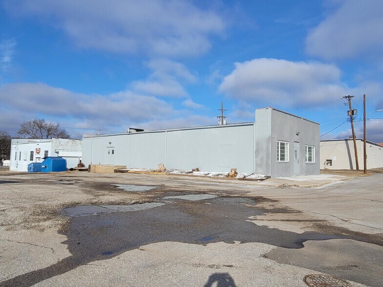 More Photos Of 130 S Main St, Liberty Flex For Sale