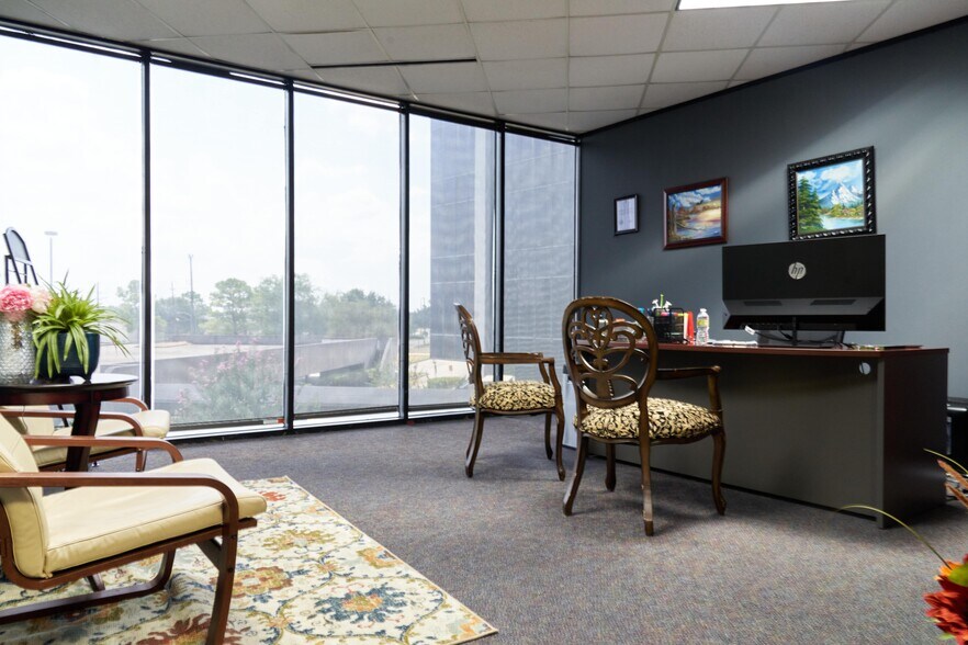 More Photos Of 6100 Corporate Dr, Houston Medical For Sale