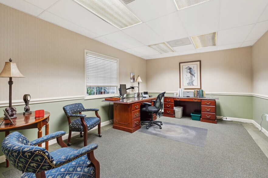 More Photos Of 15 Gamecock Ave, Charleston Office For Sale