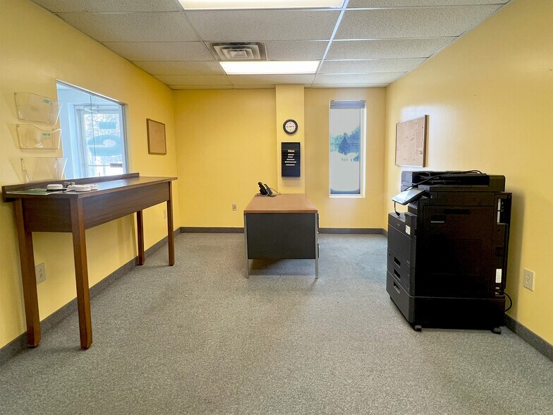 More Photos Of 7171 W Ridge Rd, Fairview Warehouse For Lease