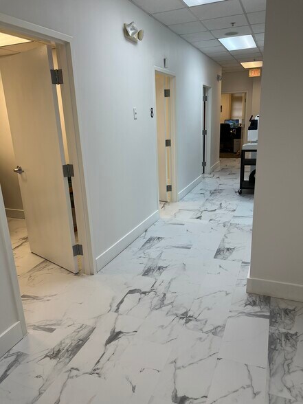 More Photos Of 14 Oak Forest Rd, Bluffton Medical For Sale