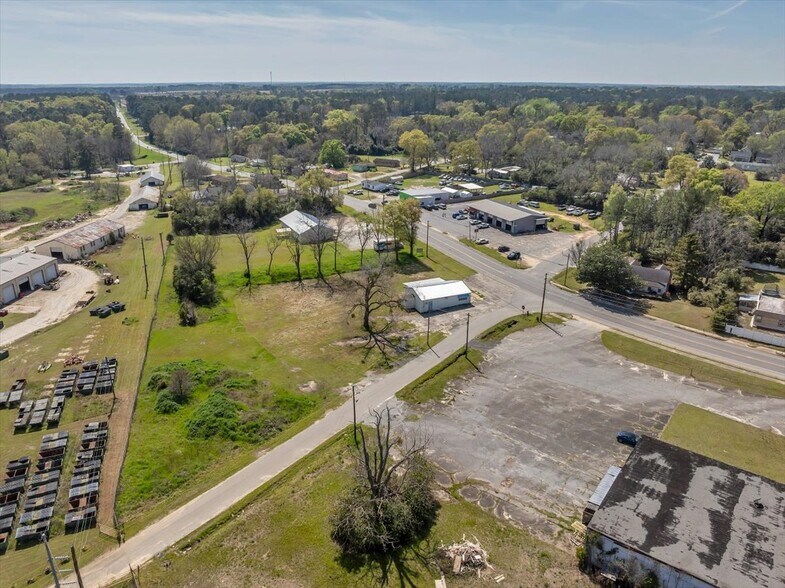 More Photos Of 131 S Jackson St, Hawkinsville Flex For Sale