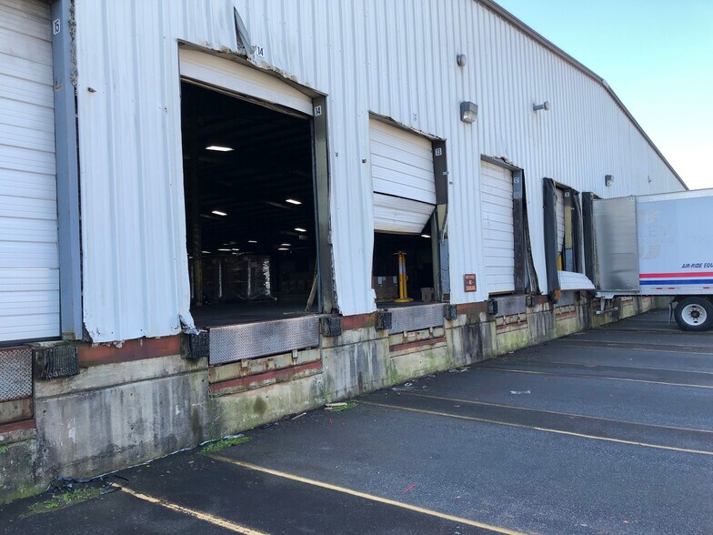 More Photos Of 1115 Farrington St SW, Conover Manufacturing For Lease