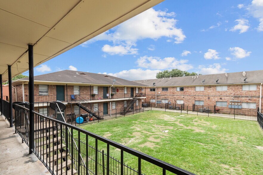 More Photos Of 4410 Oxford St, Houston Apartments For Sale