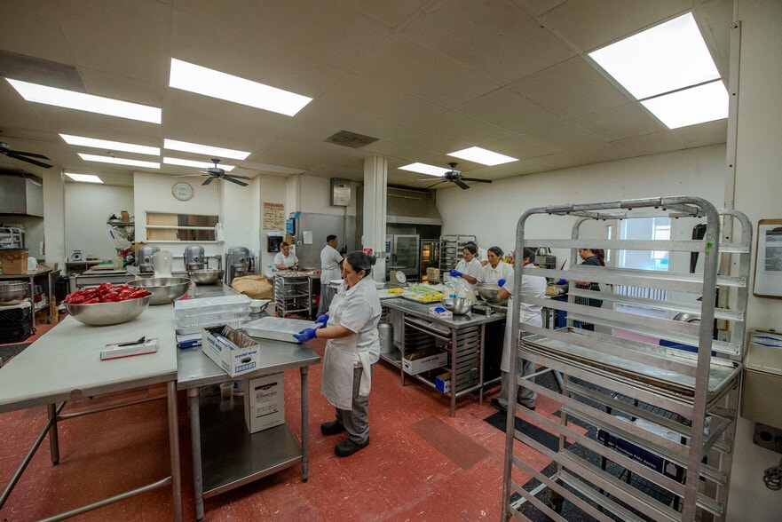 More Photos Of 1419 W Diversey Pky, Chicago Office For Sale