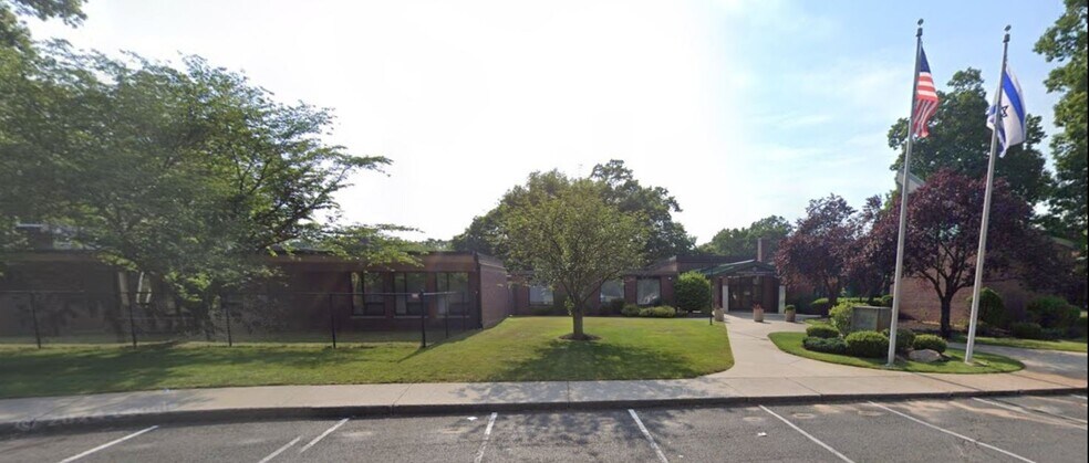 More Photos Of 1160 Dickinson St, Springfield Office For Lease