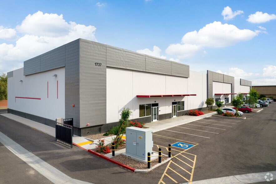 More Photos Of 1715 N Rosemont, Mesa Warehouse For Lease