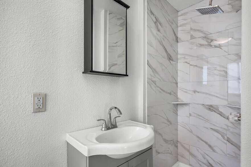 More Photos Of 123 S Westmoreland Ave, Los Angeles Apartments For Sale