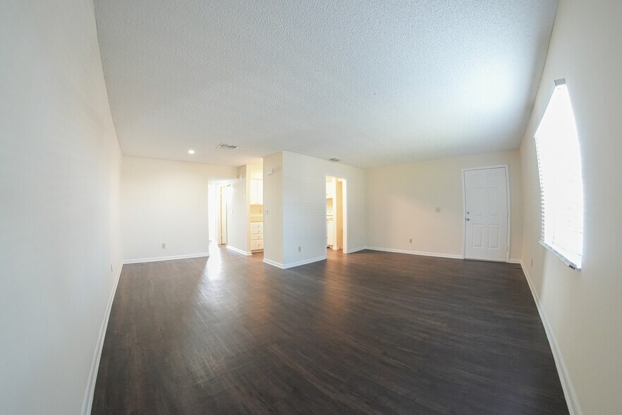 More Photos Of 38112 Townview Ave, Zephyrhills Apartments For Sale