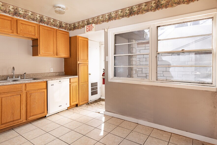 More Photos Of 104 E 5th St, Brady Office Residential For Sale