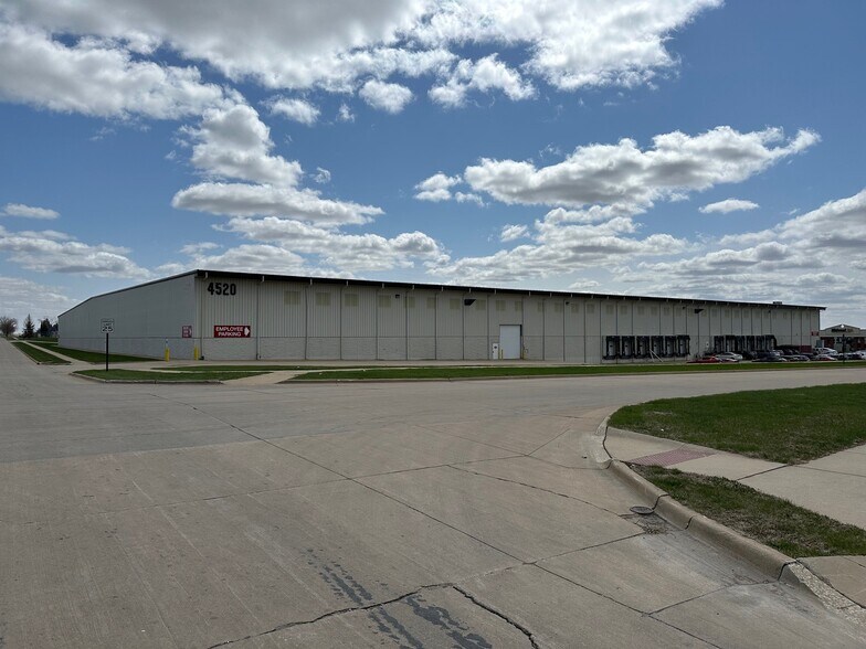 More Photos Of 4520 20th Ave SW, Cedar Rapids Warehouse For Sale
