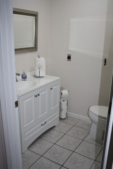 More Photos Of 4917 Maryville Rd, Granite City Office For Sale