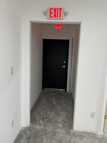 More Photos Of 330 E Oak St, Louisville Office For Sale
