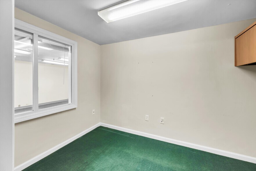 More Photos Of 50 S End Plz, New Milford Light Distribution For Sale