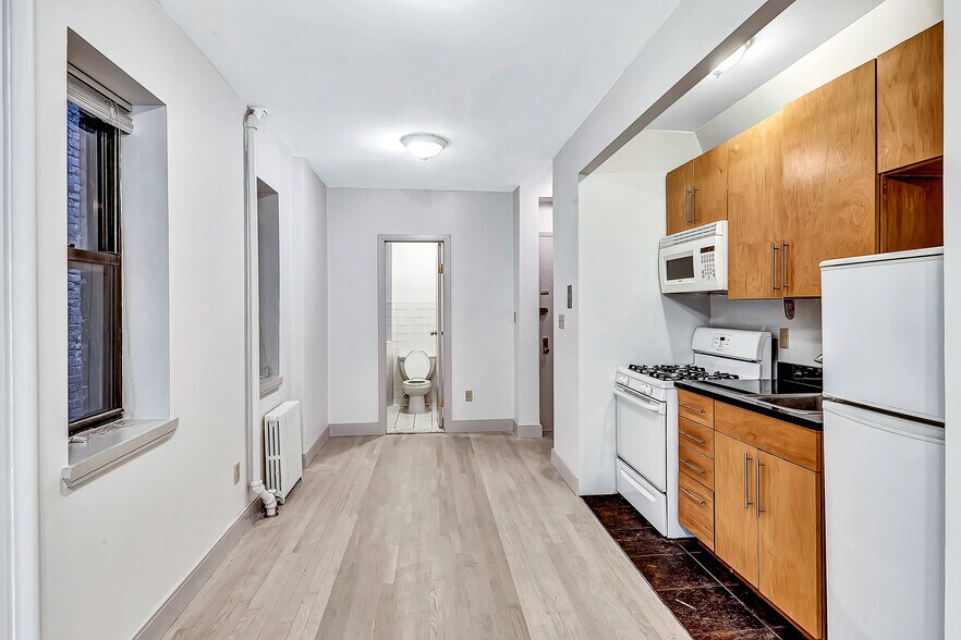 More Photos Of 406 W 48th St, New York Apartments For Sale