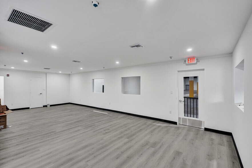 More Photos Of 6695-6699 NW 36th Ave, Miami Light Distribution For Sale