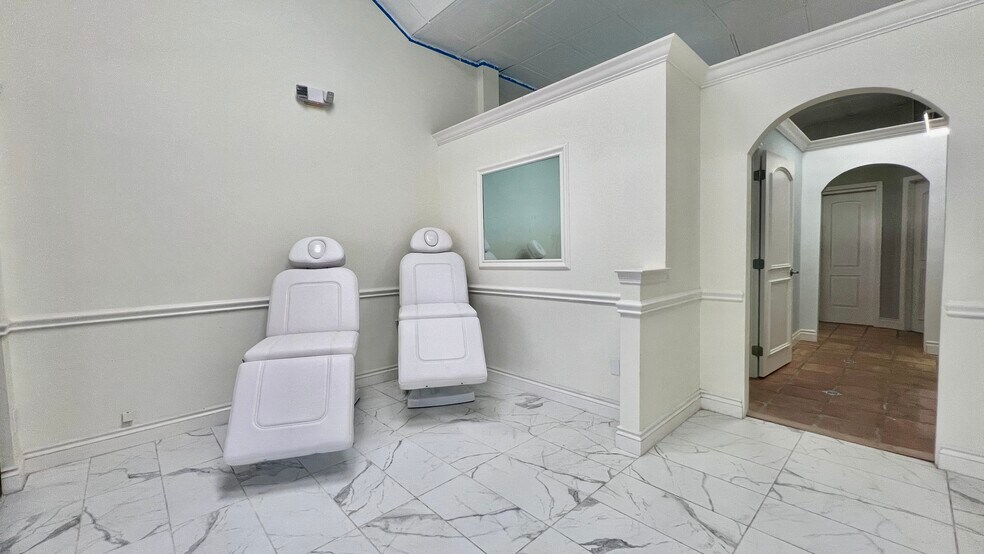 More Photos Of 330 Clematis St, West Palm Beach Storefront Retail Office For Sale