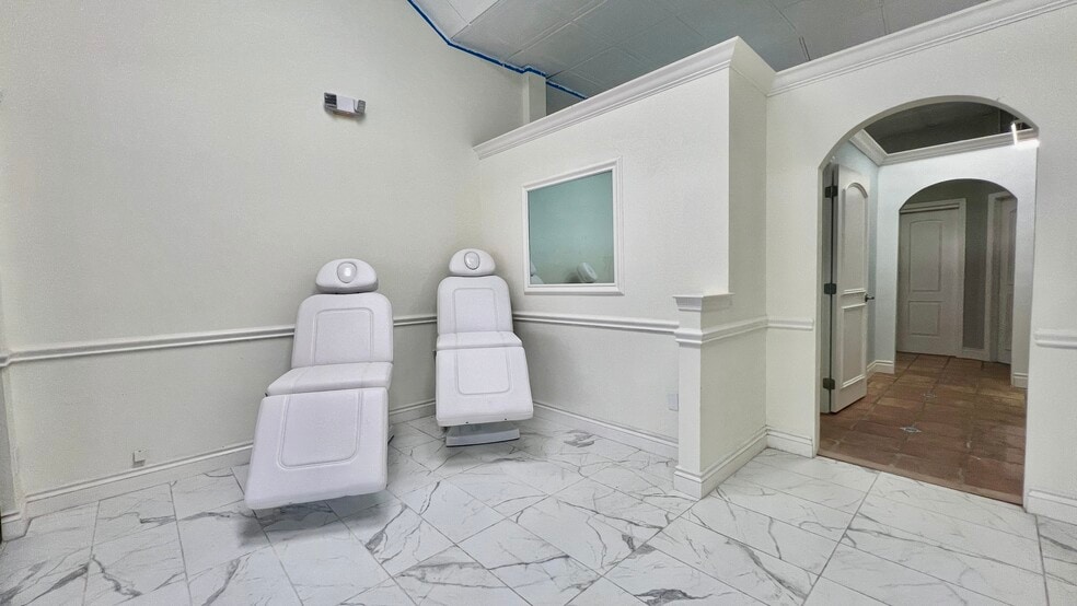 More Photos Of 330 Clematis St, West Palm Beach Storefront Retail Office For Sale