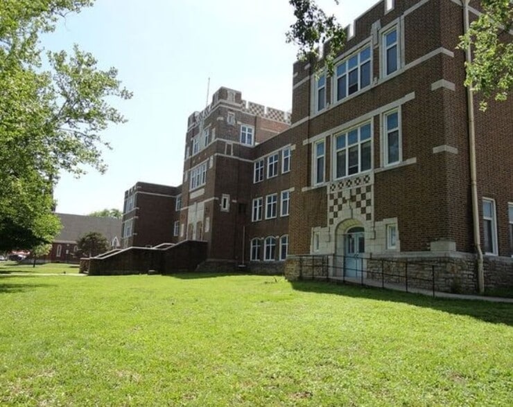 Primary Photo Of 412 S National Ave, Fort Scott Schools For Sale