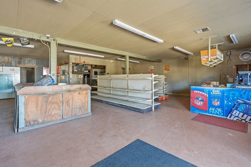 More Photos Of 102 & 106 Wood ave, Woodsboro Storefront For Sale