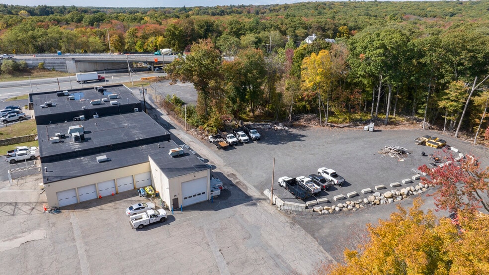 More Photos Of 1320 Eddie Dowling Hwy, Lincoln Showroom For Lease