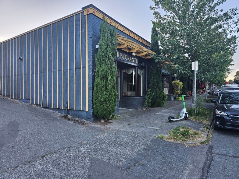 More Photos Of 6415 32nd Ave NW, Seattle Restaurant For Sale